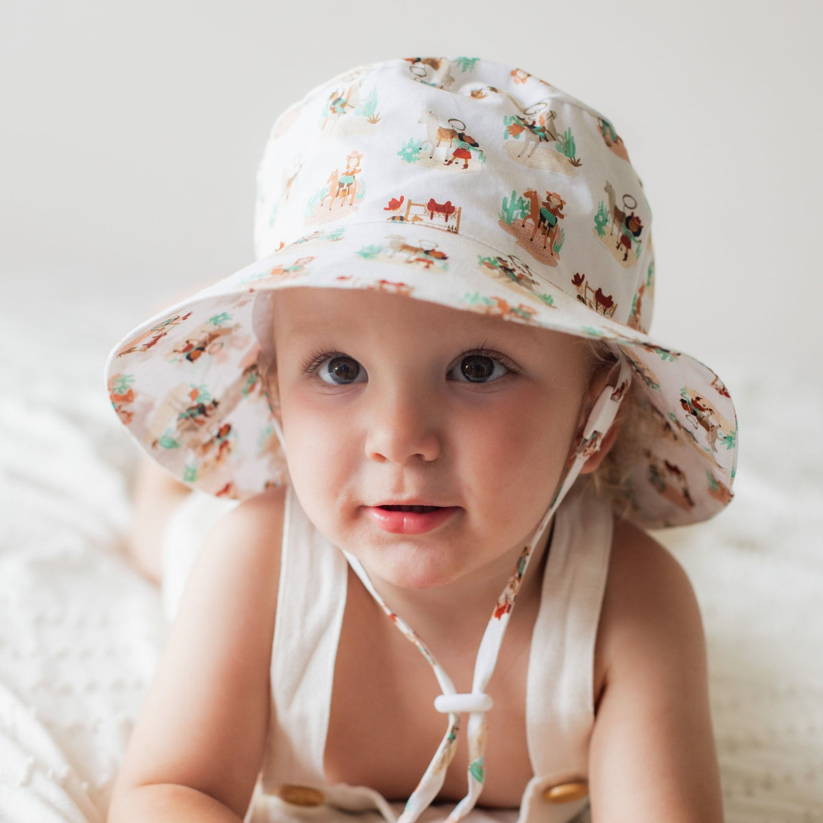 Infant bucket hat shops with strap