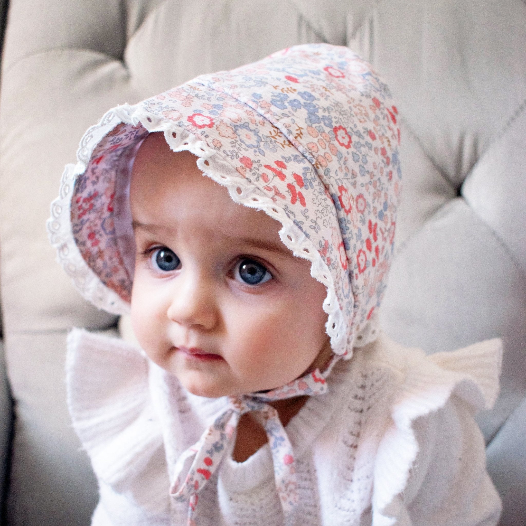 https://www.huggalugs.com/cdn/shop/products/flora-bonnet-upf-25-for-infants-toddlers-294783.jpg?v=1659558642