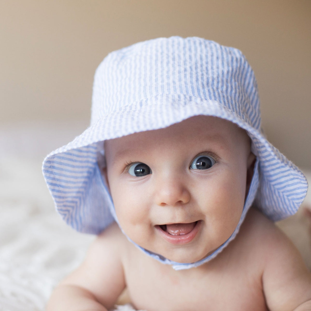 Light Blue Stripe UPF 25+ Seersucker Bucket Hat - Sunhat